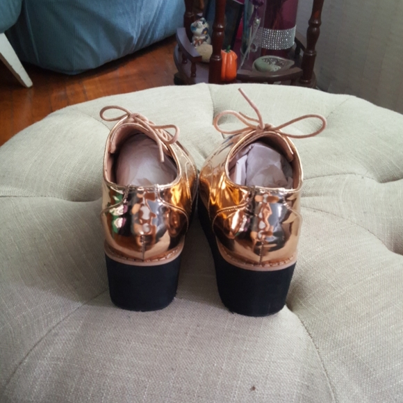 Shoes - Picture 4 of 5